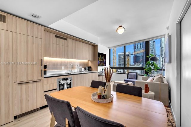 225 N Miami Ave 1709, Miami, FL 33131