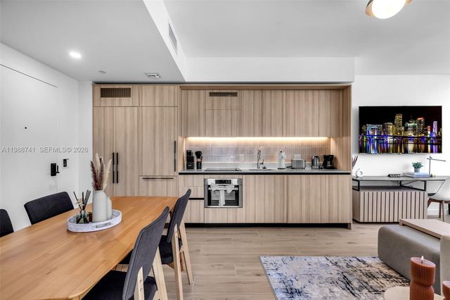 225 N Miami Ave 1709, Miami, FL 33131