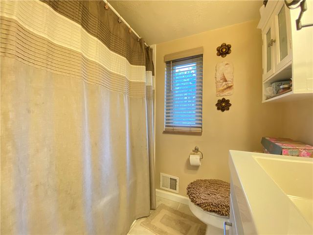 2609 Mohawk St, White Oak, PA 15131