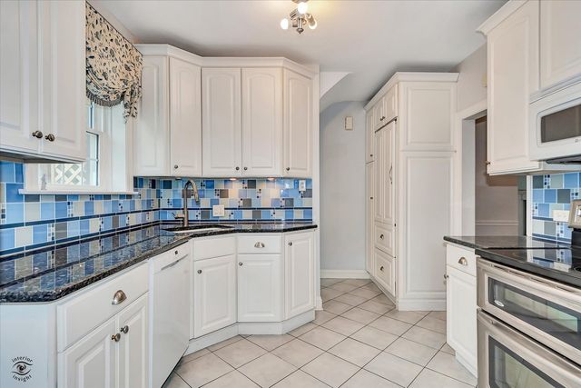 9204 S LEAVITT Street, Chicago, IL 60643