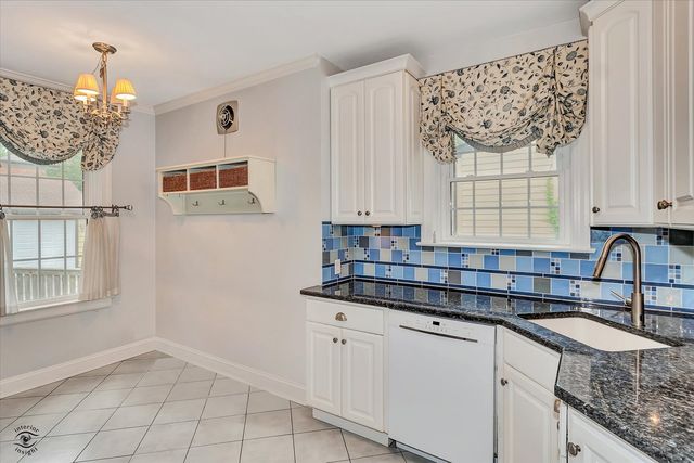 9204 S LEAVITT Street, Chicago, IL 60643
