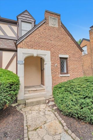 9204 S LEAVITT Street, Chicago, IL 60643