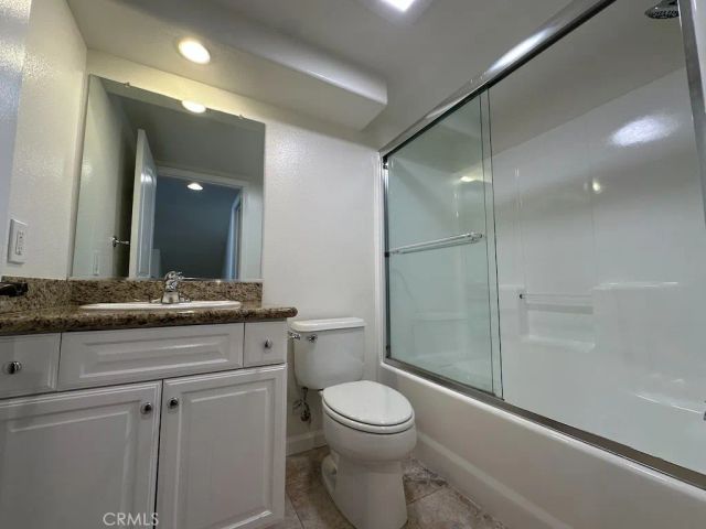 6446 Woodley Avenue 3, Lake Balboa, CA 91406