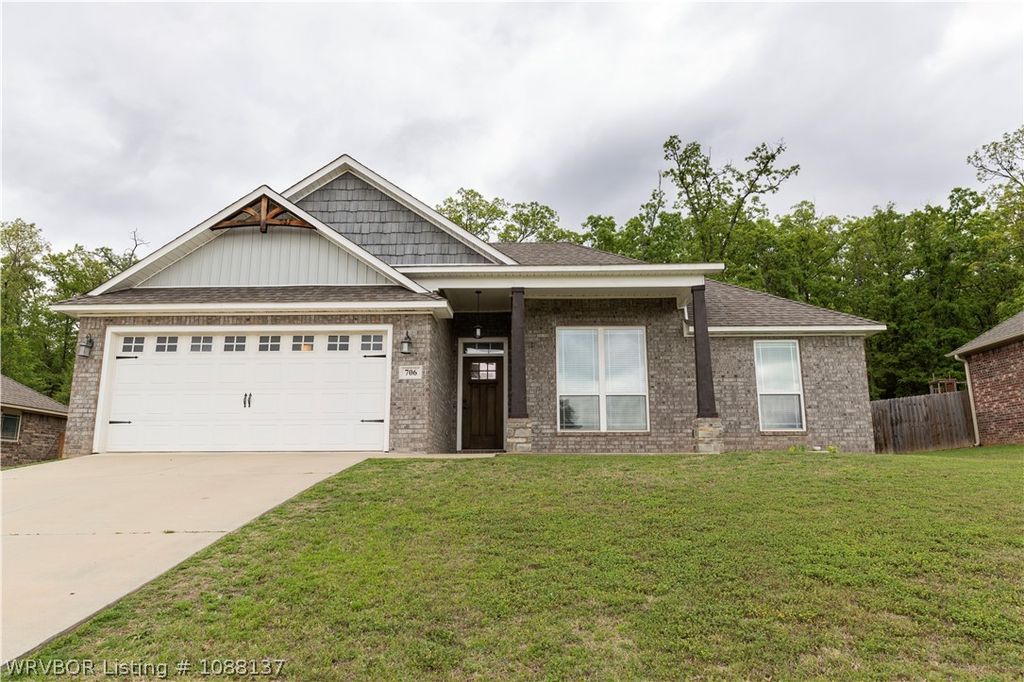 706 Live Oak Drive, Greenwood, AR 72936