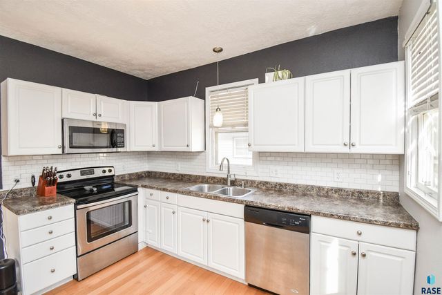 930 N Sherman Ave Avenue, Sioux Falls, SD 57103