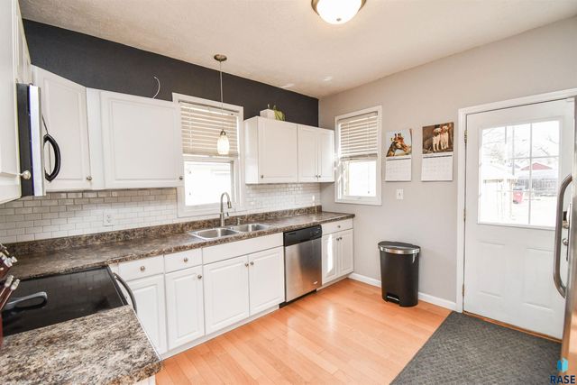 930 N Sherman Ave Avenue, Sioux Falls, SD 57103