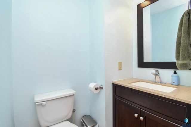 930 N Sherman Ave Avenue, Sioux Falls, SD 57103