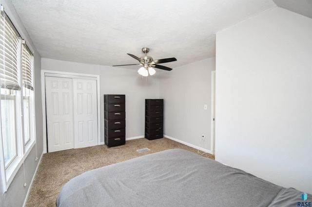 930 N Sherman Ave Avenue, Sioux Falls, SD 57103