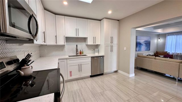 1324 NE 14th Ave, Fort Lauderdale, FL 33304