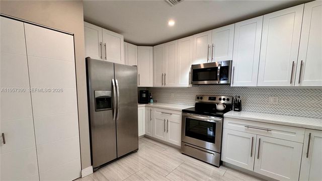 1324 NE 14th Ave, Fort Lauderdale, FL 33304