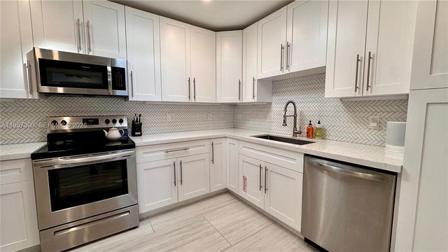 1324 NE 14th Ave, Fort Lauderdale, FL 33304