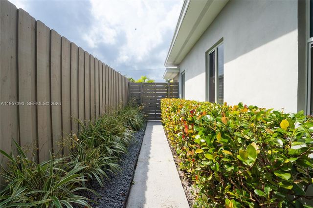 1324 NE 14th Ave, Fort Lauderdale, FL 33304