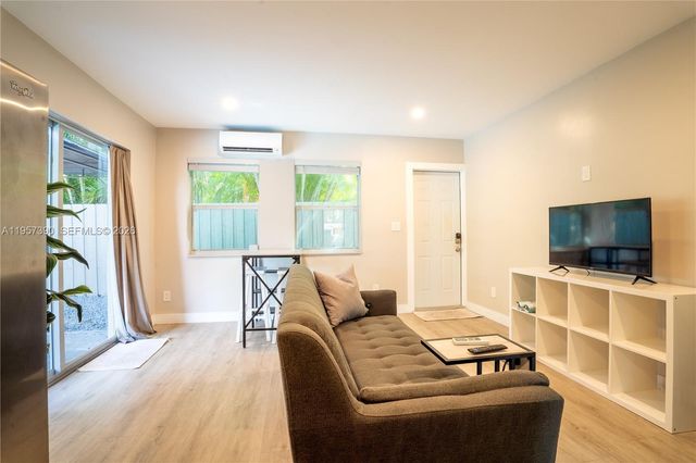 1324 NE 14th Ave, Fort Lauderdale, FL 33304