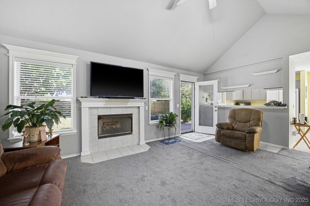 1112 S Marina Drive, Oologah, OK 74053