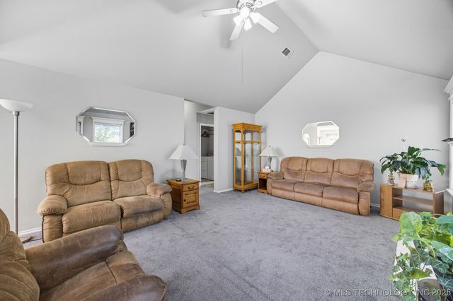 1112 S Marina Drive, Oologah, OK 74053