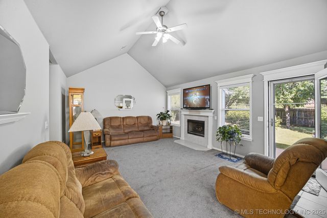 1112 S Marina Drive, Oologah, OK 74053