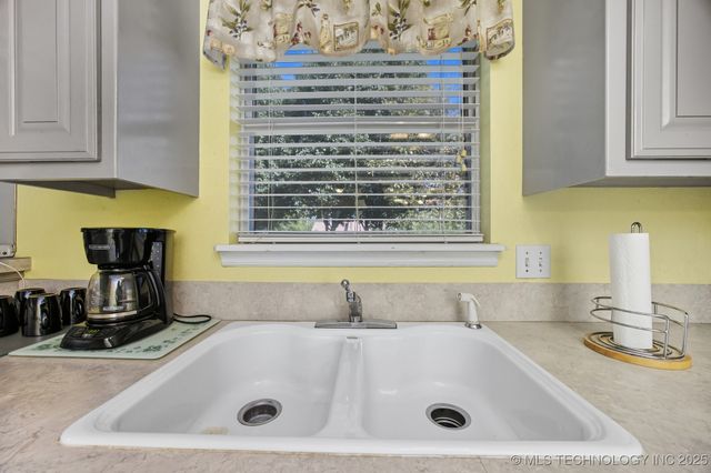 1112 S Marina Drive, Oologah, OK 74053