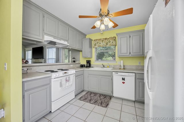 1112 S Marina Drive, Oologah, OK 74053