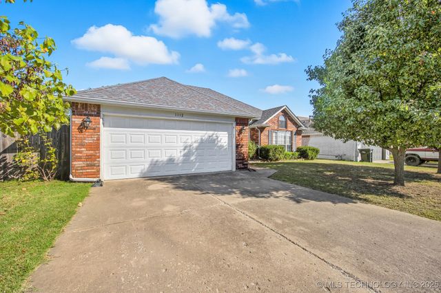 1112 S Marina Drive, Oologah, OK 74053