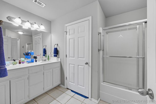 1112 S Marina Drive, Oologah, OK 74053