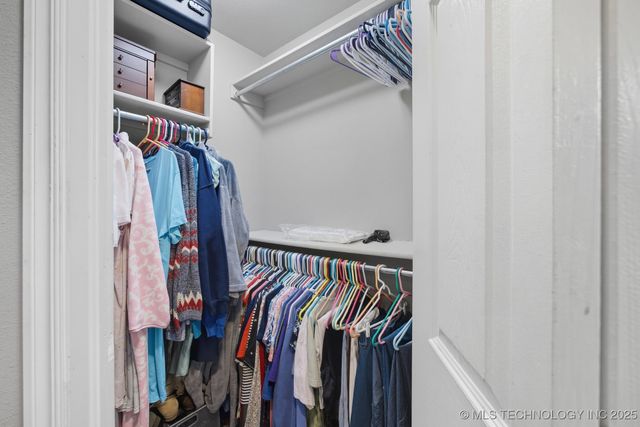 1112 S Marina Drive, Oologah, OK 74053