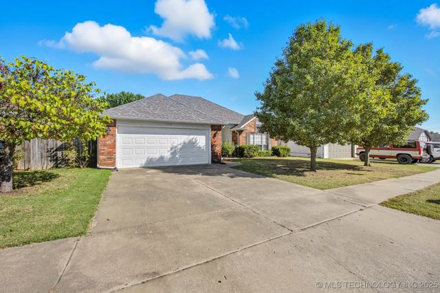 1112 S Marina Drive, Oologah, OK 74053