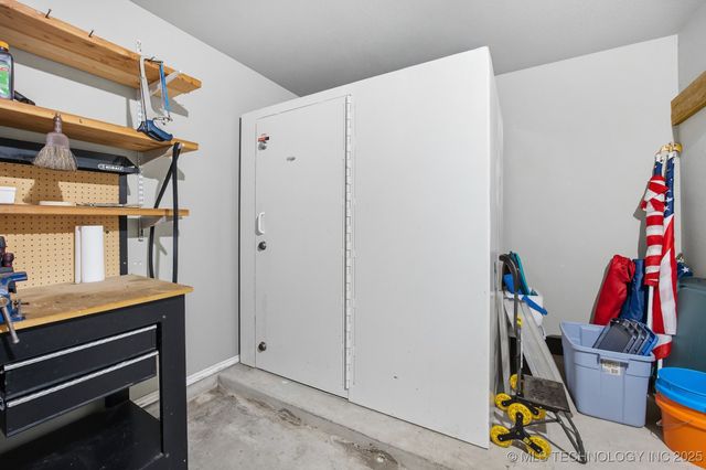 1112 S Marina Drive, Oologah, OK 74053