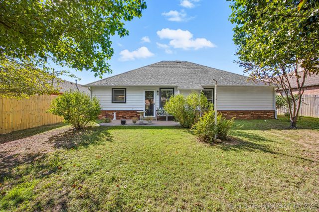 1112 S Marina Drive, Oologah, OK 74053