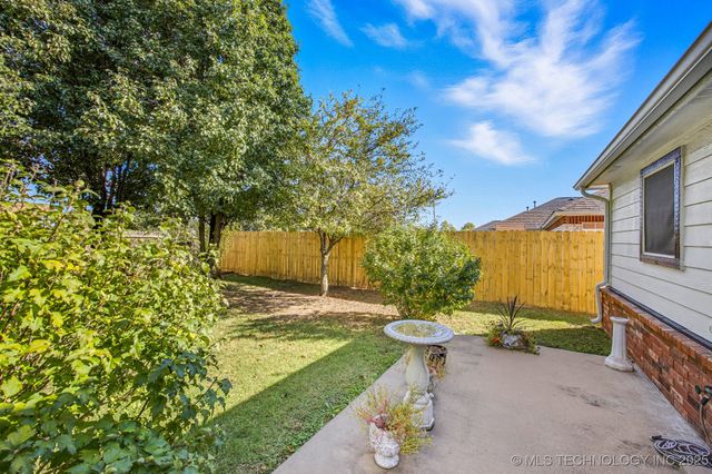 1112 S Marina Drive, Oologah, OK 74053