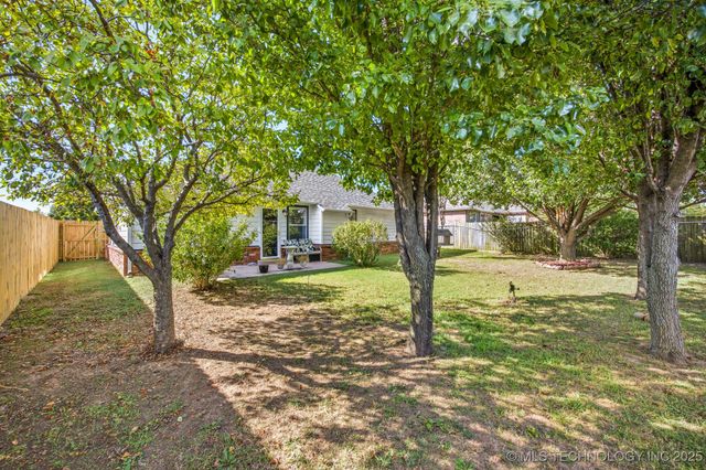 1112 S Marina Drive, Oologah, OK 74053