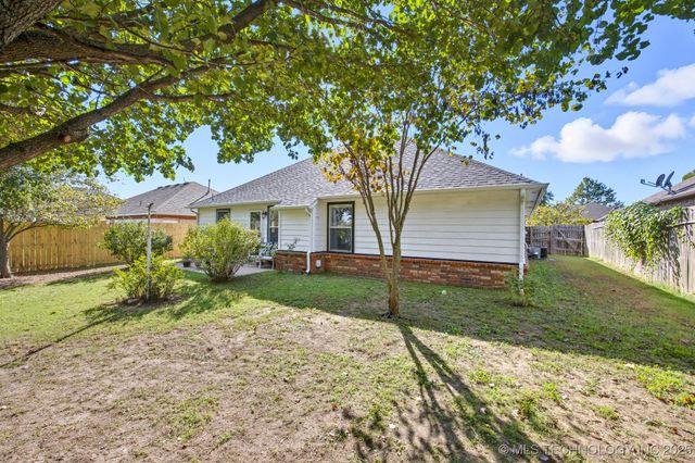 1112 S Marina Drive, Oologah, OK 74053