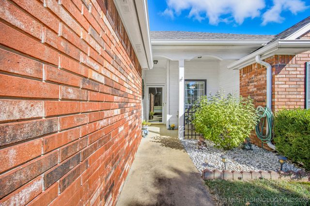 1112 S Marina Drive, Oologah, OK 74053