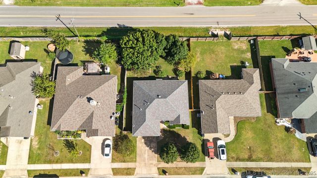 1112 S Marina Drive, Oologah, OK 74053