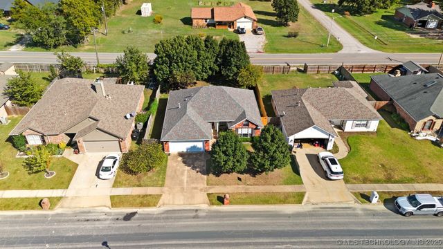 1112 S Marina Drive, Oologah, OK 74053