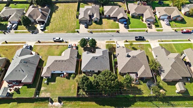 1112 S Marina Drive, Oologah, OK 74053