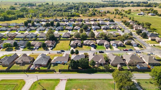 1112 S Marina Drive, Oologah, OK 74053