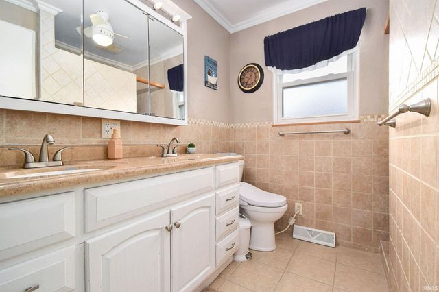 516 S Shumaker Drive, Bremen, IN 46506