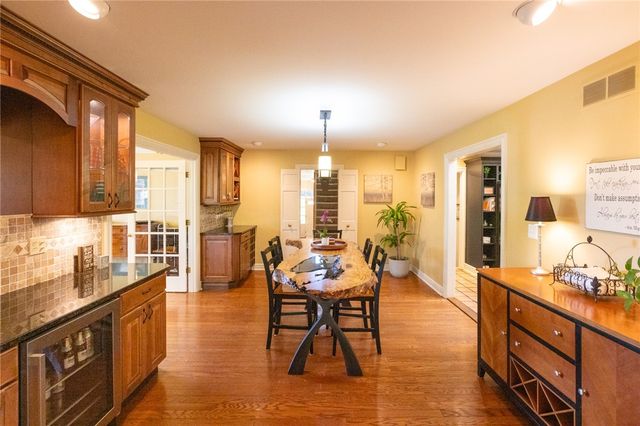 811 Rockwood Ave, Mt Lebanon, PA 15234
