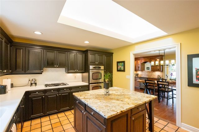 811 Rockwood Ave, Mt Lebanon, PA 15234