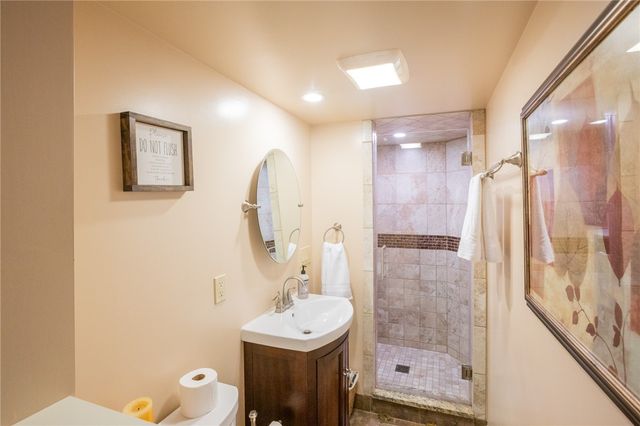 811 Rockwood Ave, Mt Lebanon, PA 15234