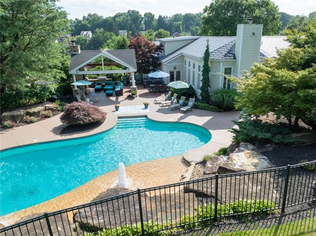 811 Rockwood Ave, Mt Lebanon, PA 15234