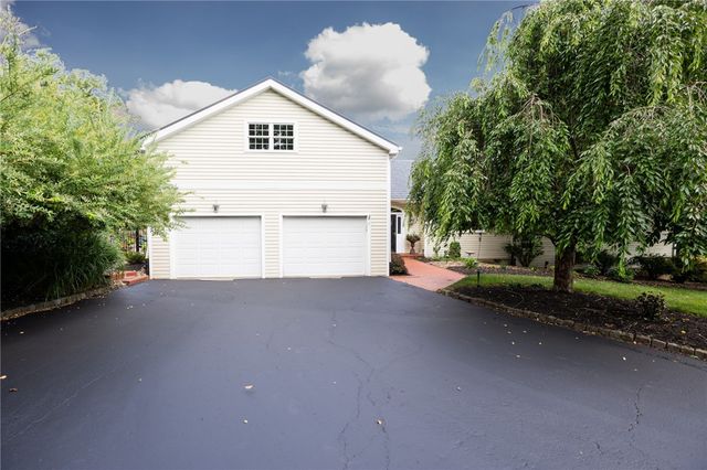 811 Rockwood Ave, Mt Lebanon, PA 15234