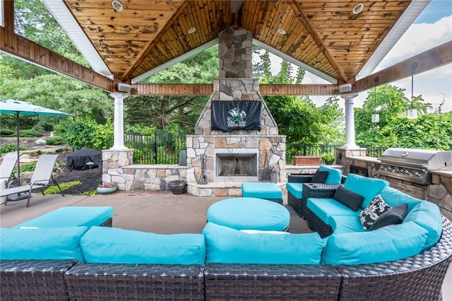 811 Rockwood Ave, Mt Lebanon, PA 15234
