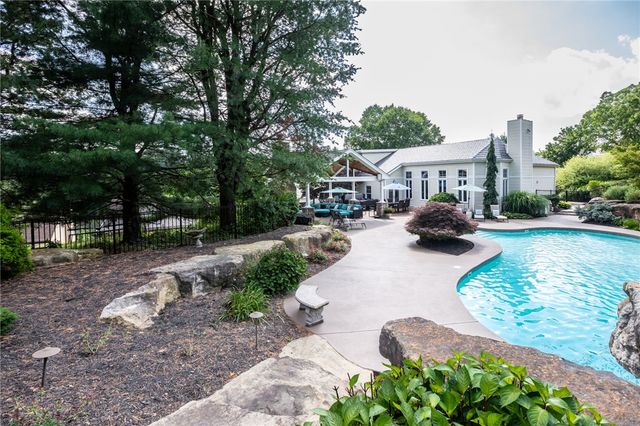 811 Rockwood Ave, Mt Lebanon, PA 15234