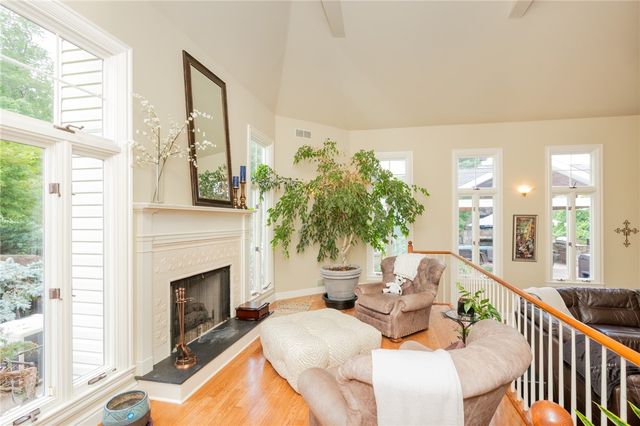 811 Rockwood Ave, Mt Lebanon, PA 15234