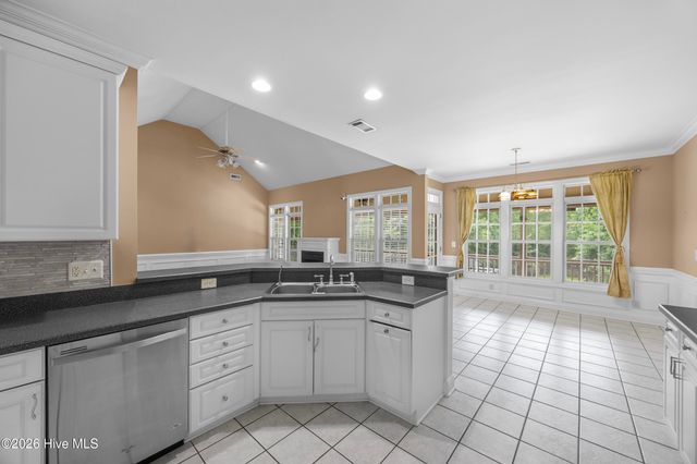 638 Ravenswood Road, Hampstead, NC 28443