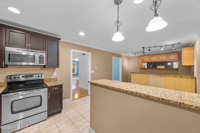 638 Ravenswood Road, Hampstead, NC 28443