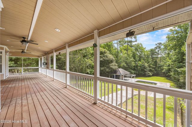 638 Ravenswood Road, Hampstead, NC 28443