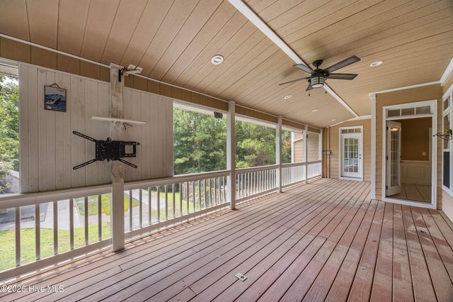 638 Ravenswood Road, Hampstead, NC 28443