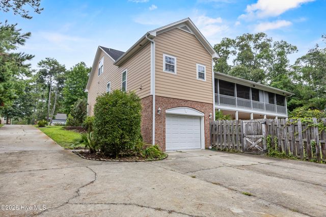 638 Ravenswood Road, Hampstead, NC 28443